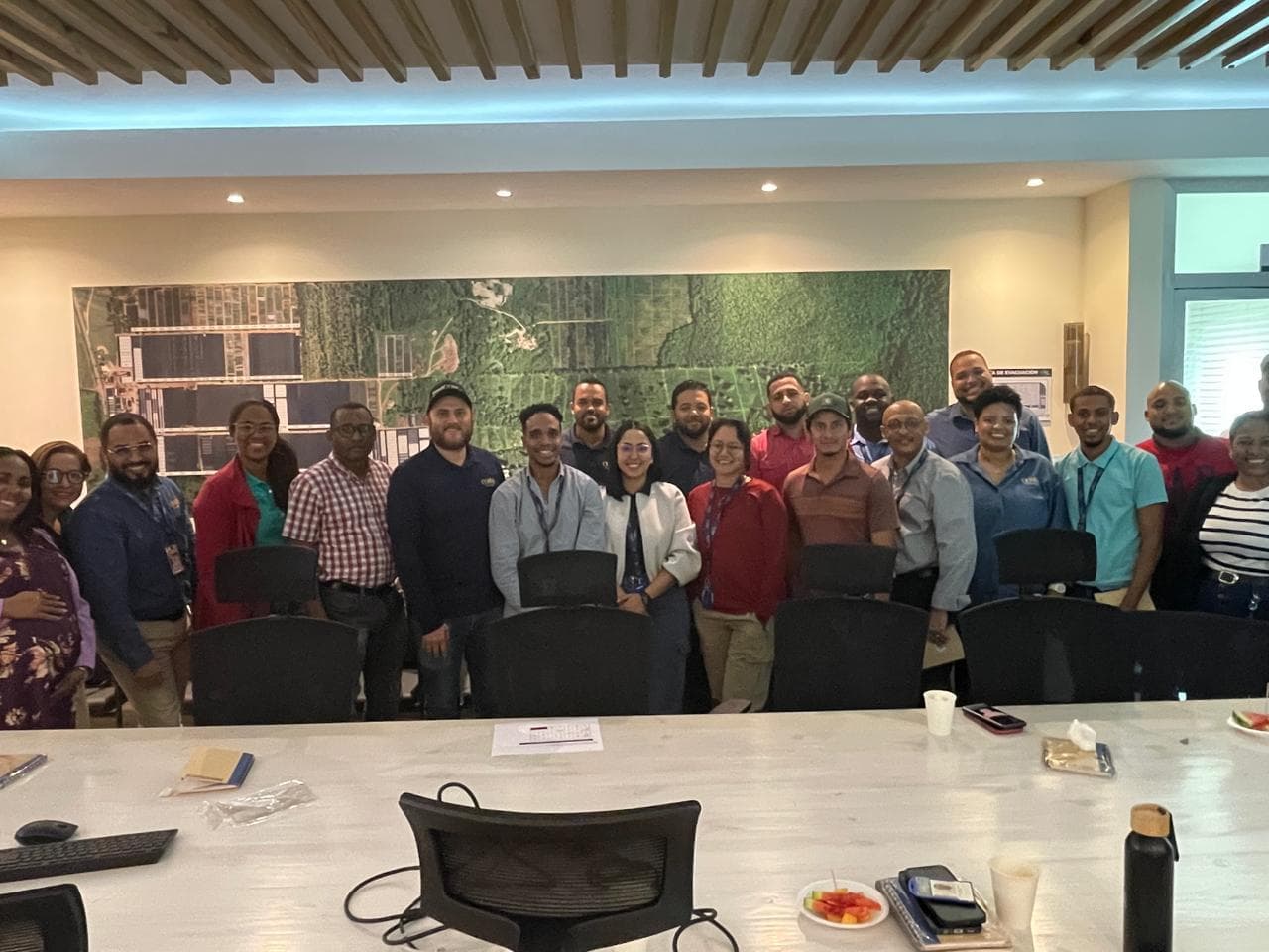 Grupo de participantes al finalizar un taller de Insfocont